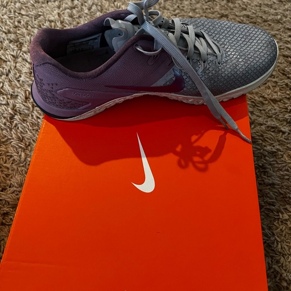 NIKE Metcon4 purple and gray size 10 - Picture 2 of 7